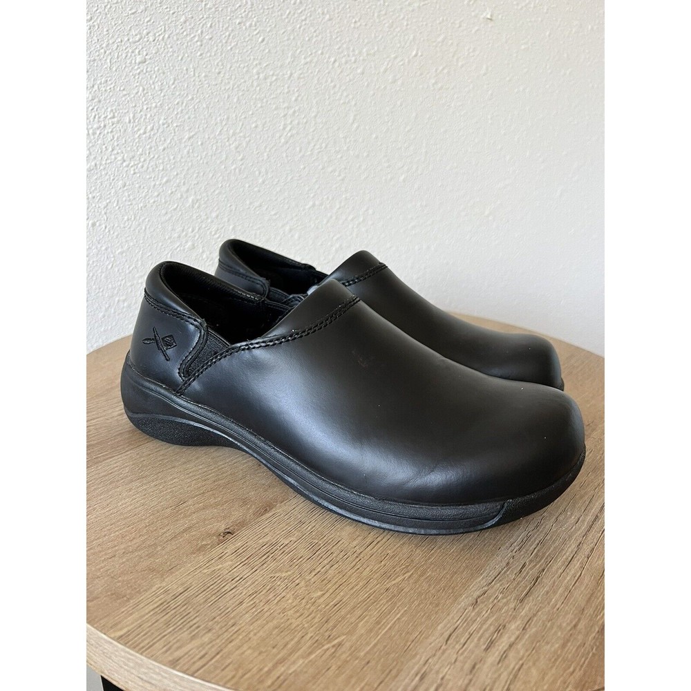 Mozo Women's US 7 Forza Water-Resistant Soft Toe Non-Slip Casual Shoe M43703